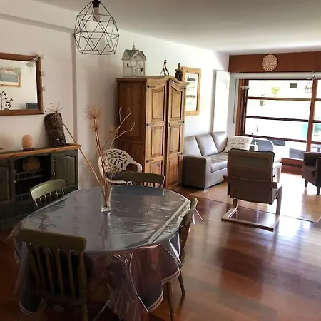 House With Garden 10 Min Walk To The Сasa de vacaciones *