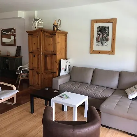 House With Garden 10 Min Walk To The *