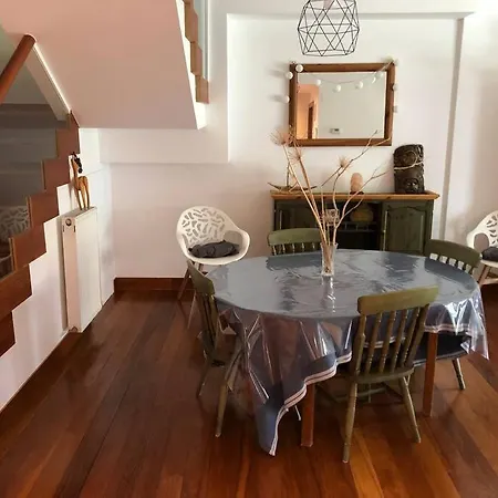 بيت للعطل House With Garden 10 Min Walk To The *